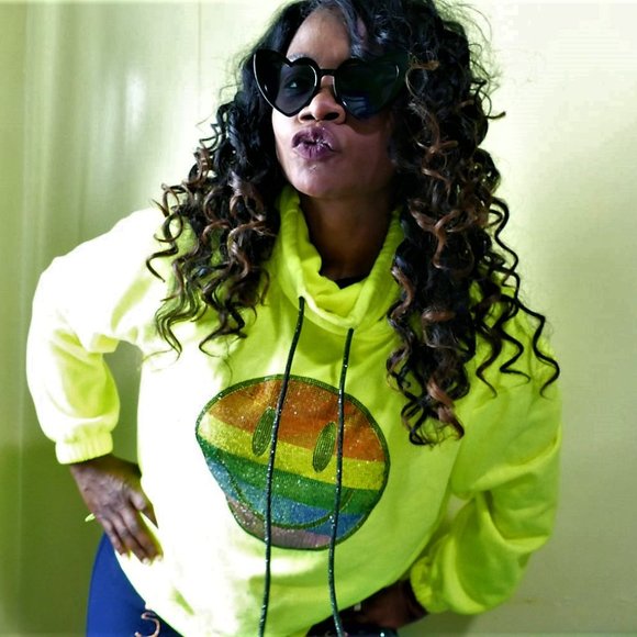 NWT PRIDE Crystal Smiley Face Sweatshirt sz M - Picture 9 of 9